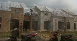 pemasanganatapbajaringan https://www.batubeling.com/cubicle-toilet/page/22/ Pemasangan atap baja ringan di proyek perumperumnas Sentraland kota baru Driyorejo Gresik April